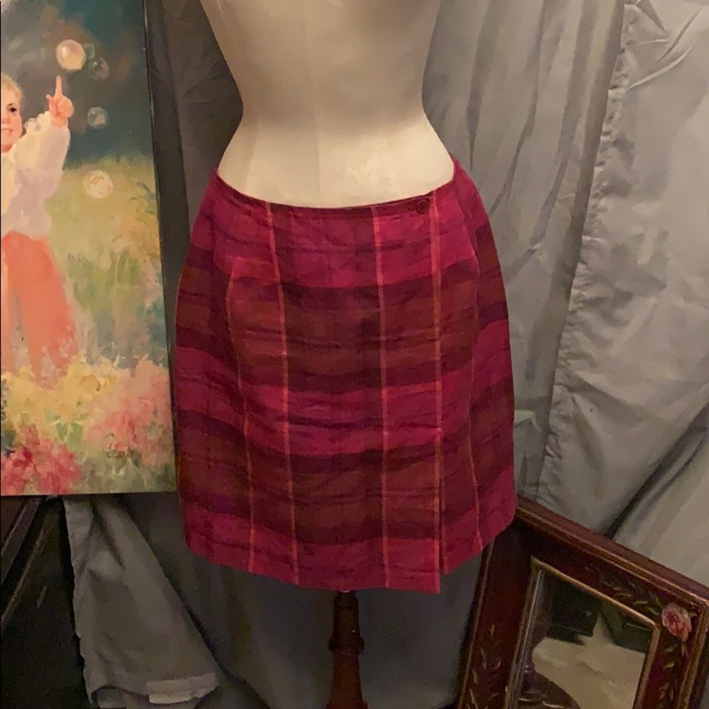 Plaid linen skirt: dark academia vibe